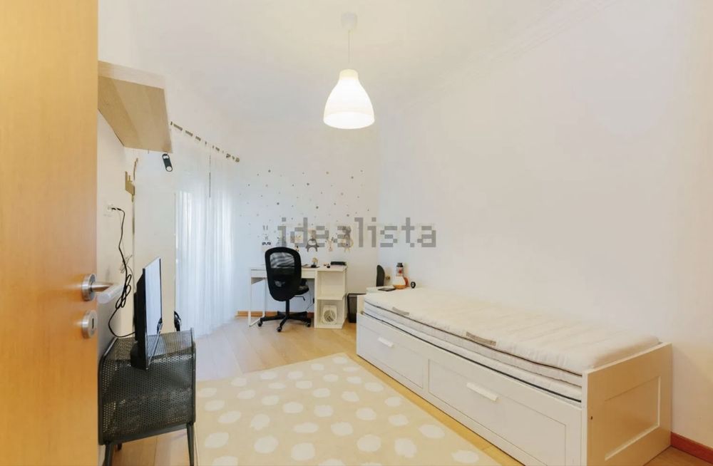Apartamento T2 em Campo de Ourique, totalmente mobilidado e equipado