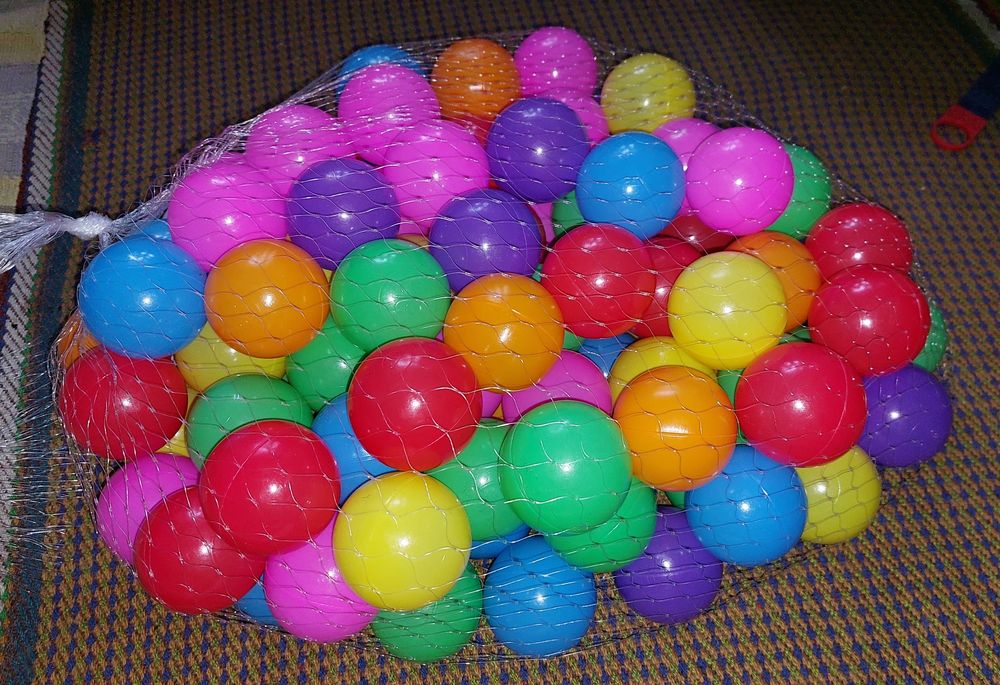 Кульки для сухого басейну. Шарики для сухого бассейна.