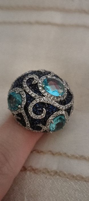 Anel em prata com pedras azuis