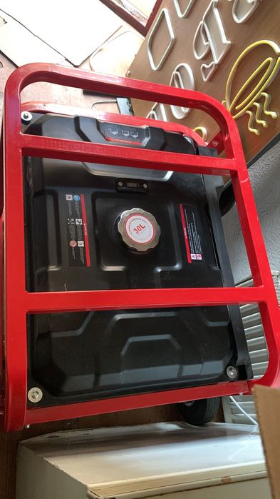 Обладнання та меблі для кафе