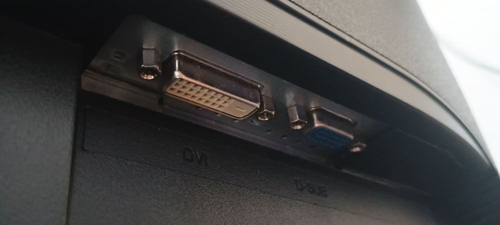 Na Sprzedaż 2 monitory 100% sprawne