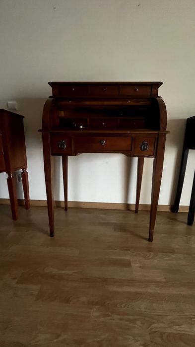 Escrivaninha em madeira