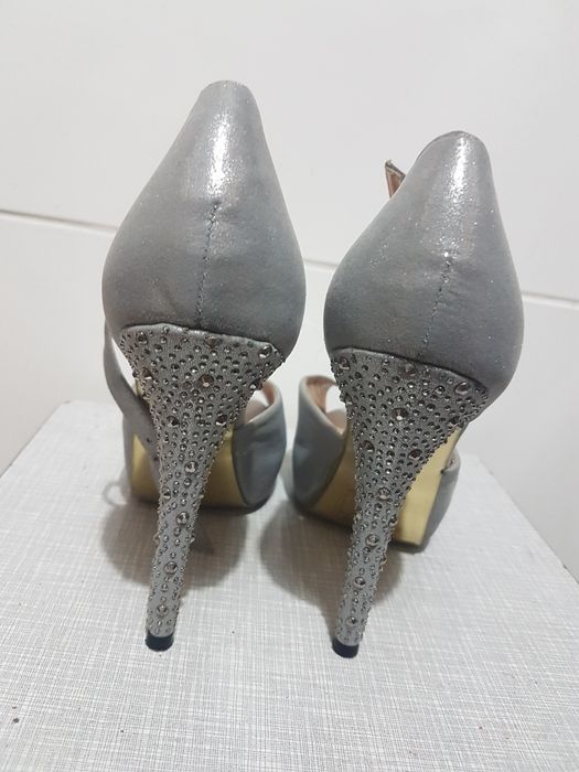 Buty damskie nr.40 eleganckie na wysokim obcasie, połyskliwe