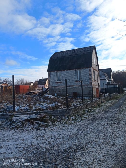 Продам дачу біля лісу