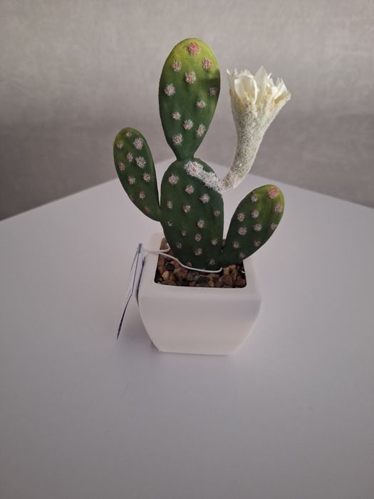 Декоративний штучний кактус