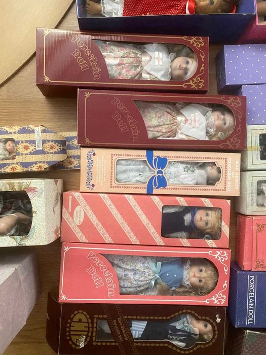 Coleção de bonecas de porcelana