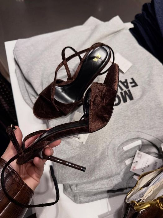 Оксамитові босоніжки Zara