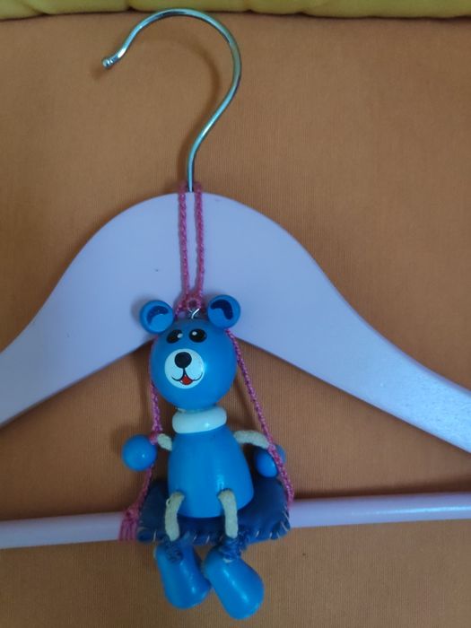 Cabides de criança únicos.