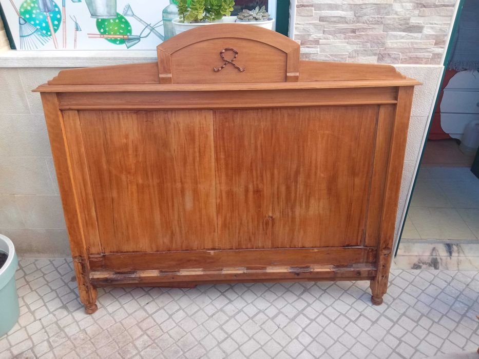 Mobília antiga de quarto de casal