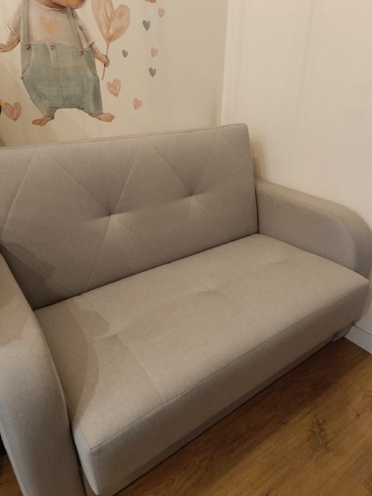 Szara sofa rozkładana kanapa z funkcją spania