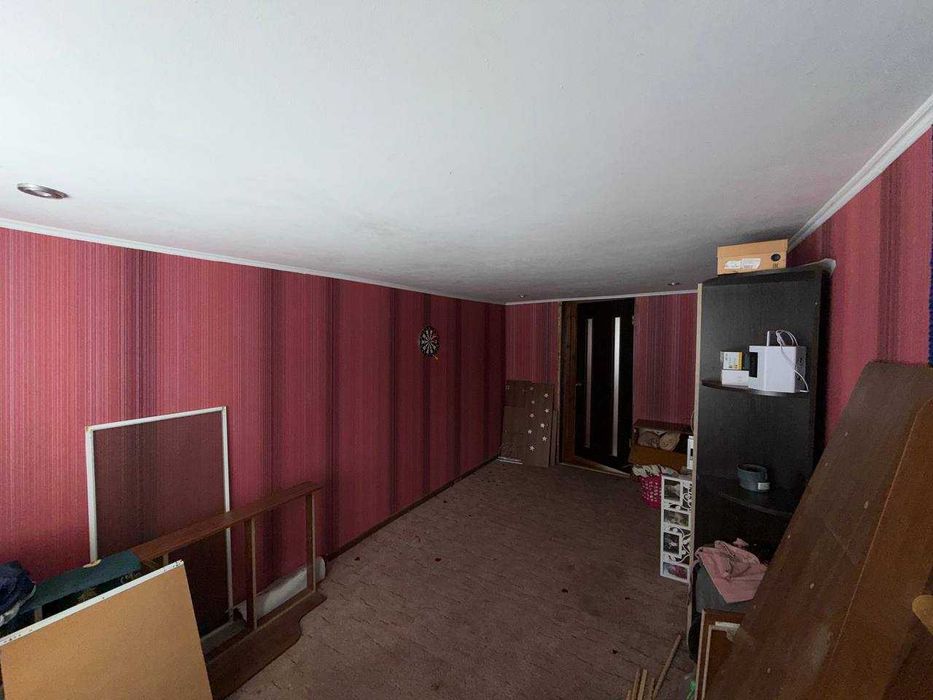 Шикарний будинок з терасою ,  яких мало, вкладено багато коштів !