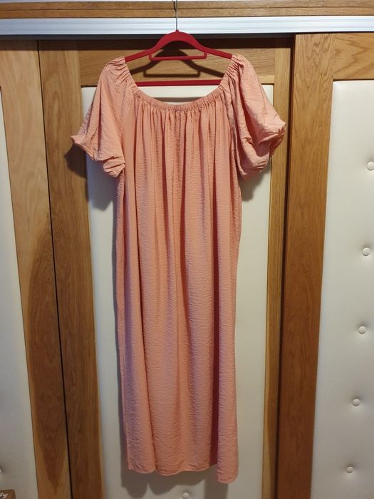 Długa sukienka z odkrytymi ramionami, H&M, M