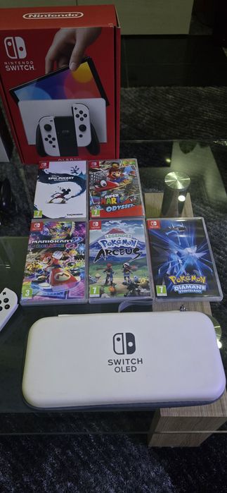 Nintendo Switch OLED Branca + Jogos Pokémon e Mario + Comandos e Acessórios