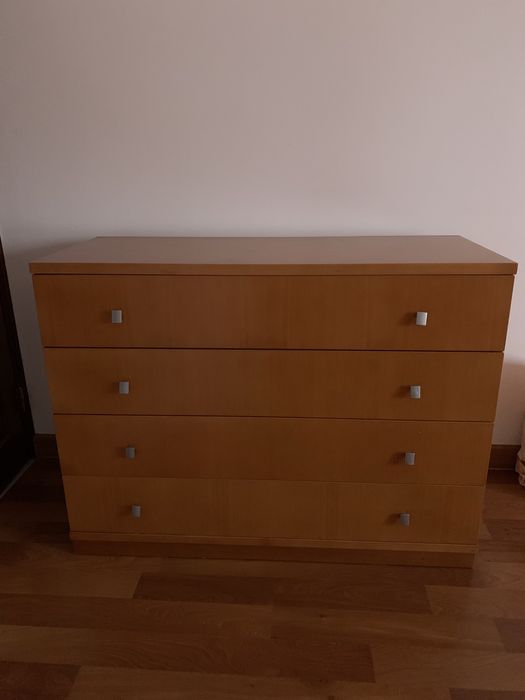 Comoda de quarto e duas mesinhas cabeceira