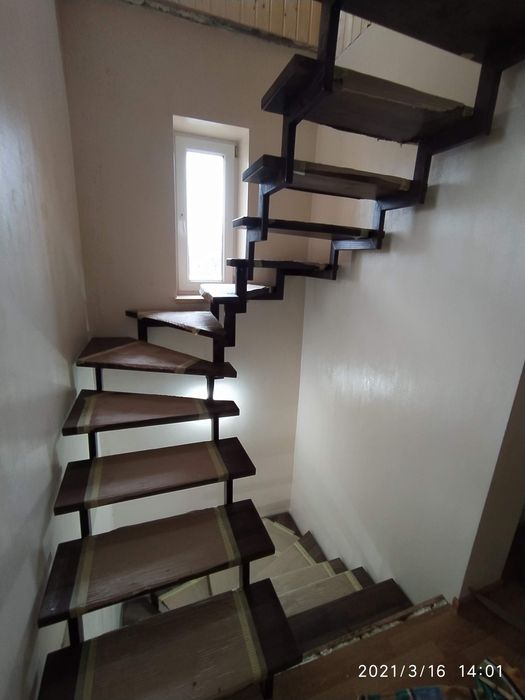 Сходи дерев'яні,сходи на замовлення,обшивка бетонних,металевих сходів.