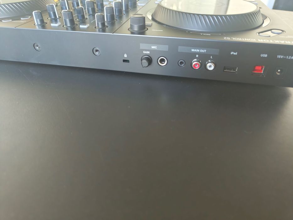 Kontroler DJ Traktor Kontrol s2mk3
