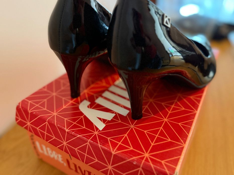 Sapatos pretos Picadilly