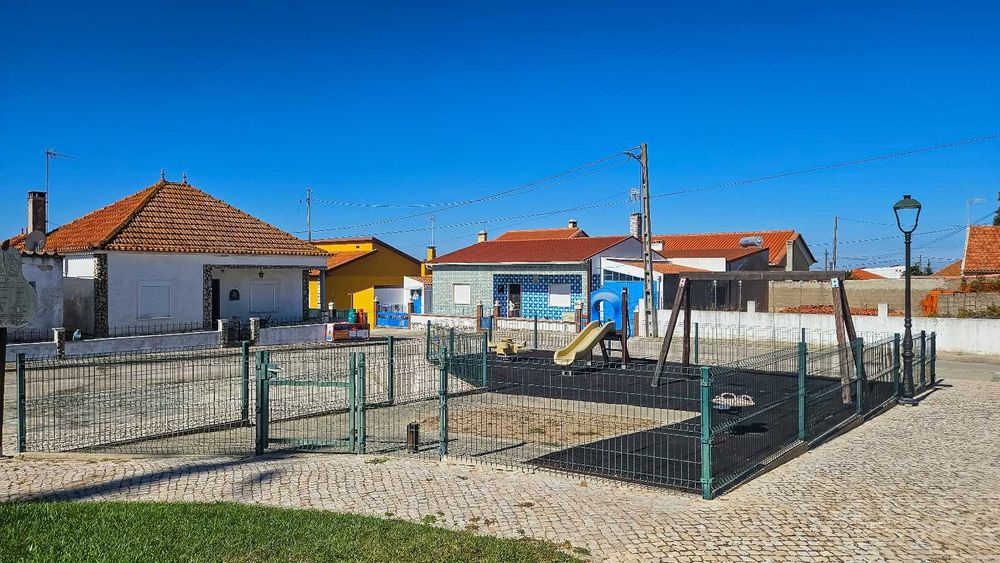Moradia T1 Totalmente Remodelada + 2 Anexos + Terreno
