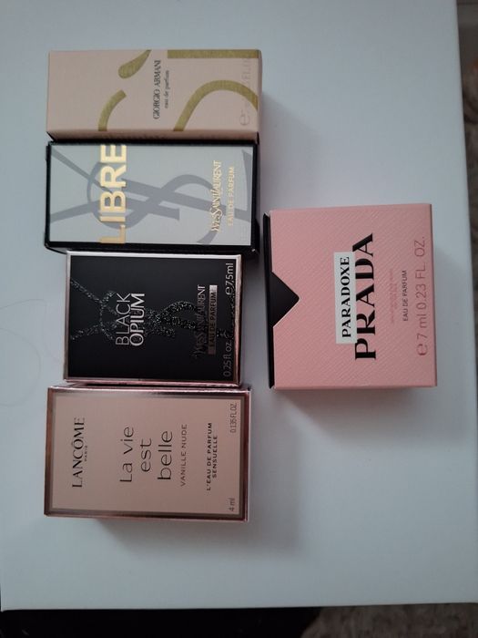 Zestaw miniaturek perfum