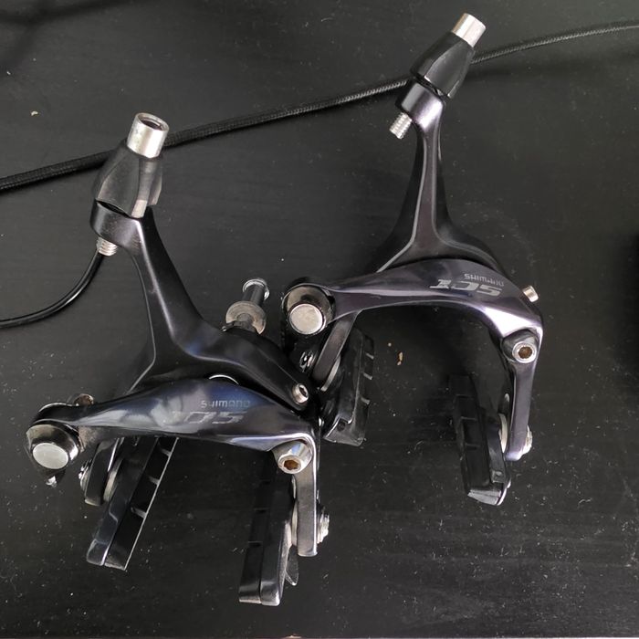Par de travões Shimano 105