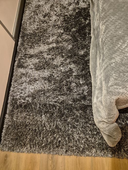 Carpete cinza de pêlo