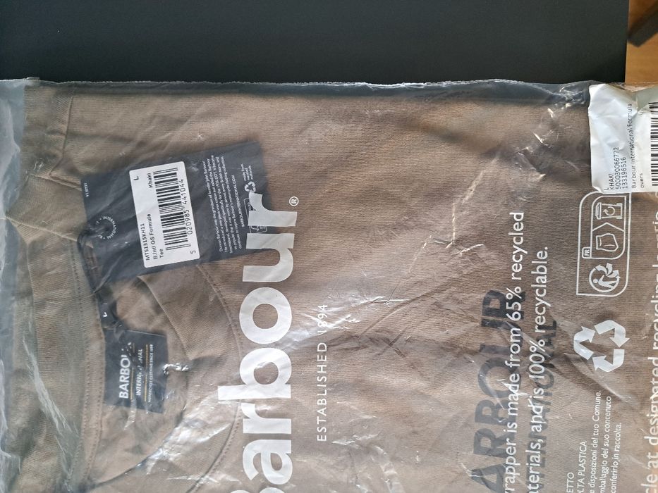 Koszulki Barbour international białe z dużym logo i khaki z małym