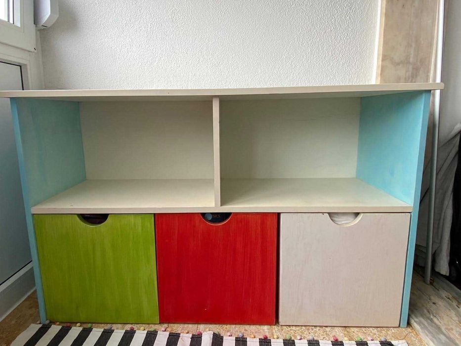 Móveis para Quarto Infantil: Conjunto Colorido em Pinho Maciço