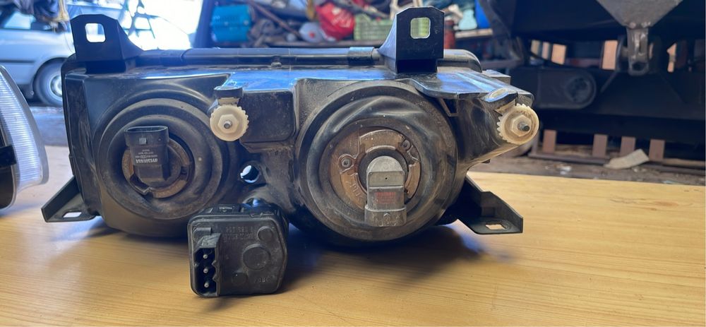 Par de faróis BMW E36 Hella originais
