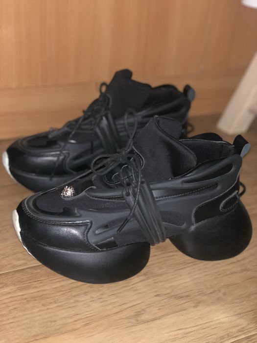 Жіночі кроссівки