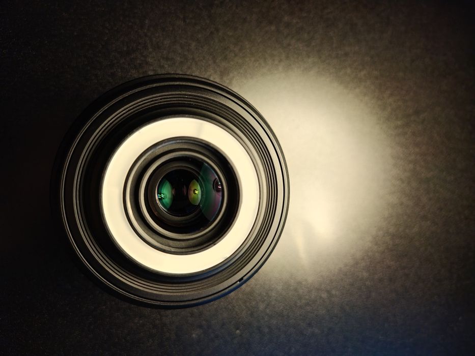 Canon EF-S 35mm f2.8 macro com luz led integrado
