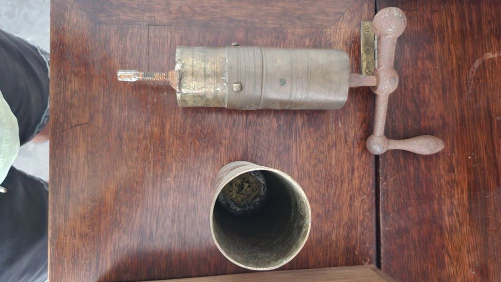 Noinho de Café Antigo  em Cobre