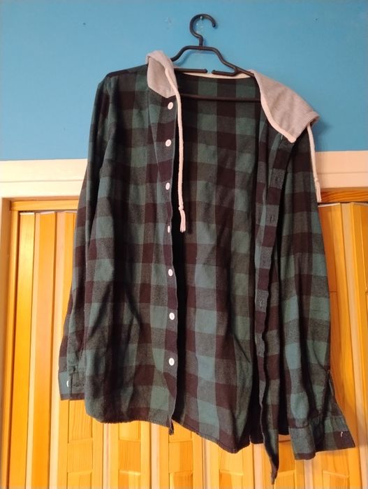 Koszula w kratę z kapturem