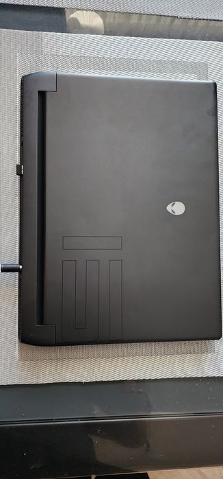 Dell Alienware 15 R5, ryzen 9, rtx 3070, 16gb RAM, 1TB SSD.