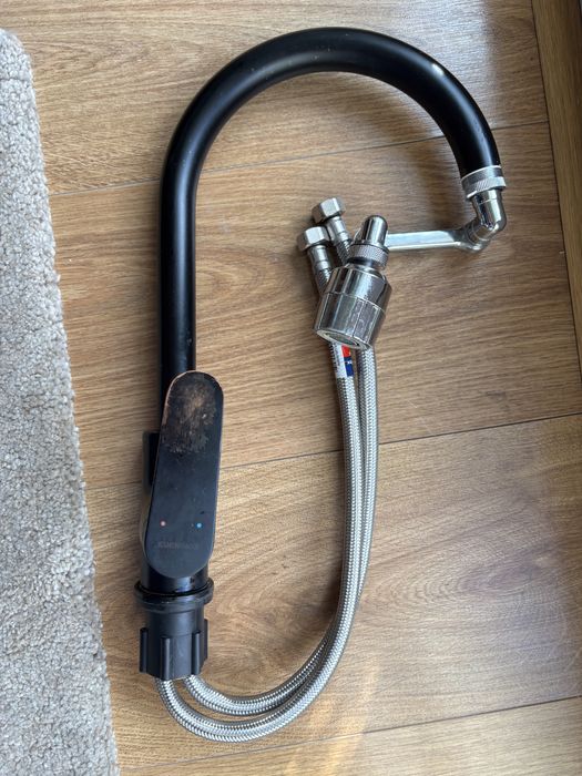 Czarna Bateria do zlewu z perlatorem