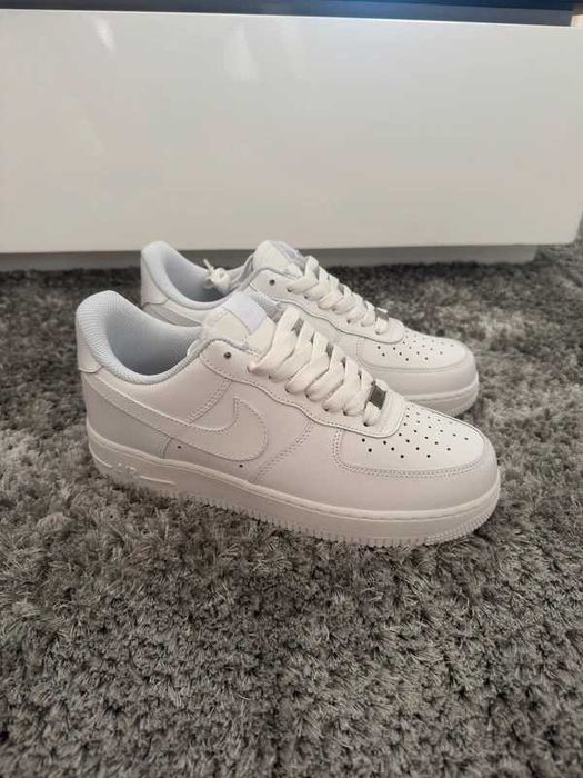 Ténis Nike Air Force brancos (41)