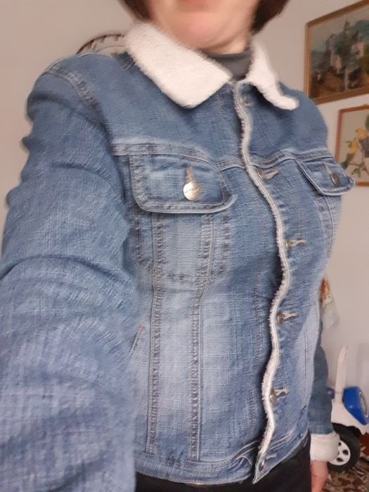 Джинсова куртка утеплена.