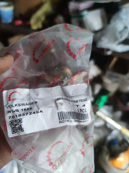 Продам ограничитель двери на т4 новый