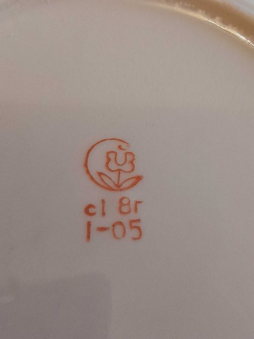 Тарелки для первых и вторых блюд, глубокие и плоские, времен СССР: