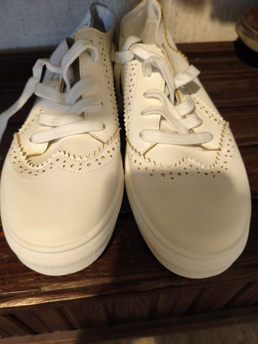 Sprzedam buty sneakersy