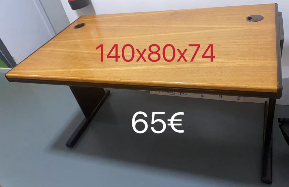 Mesa secretária em bom estado