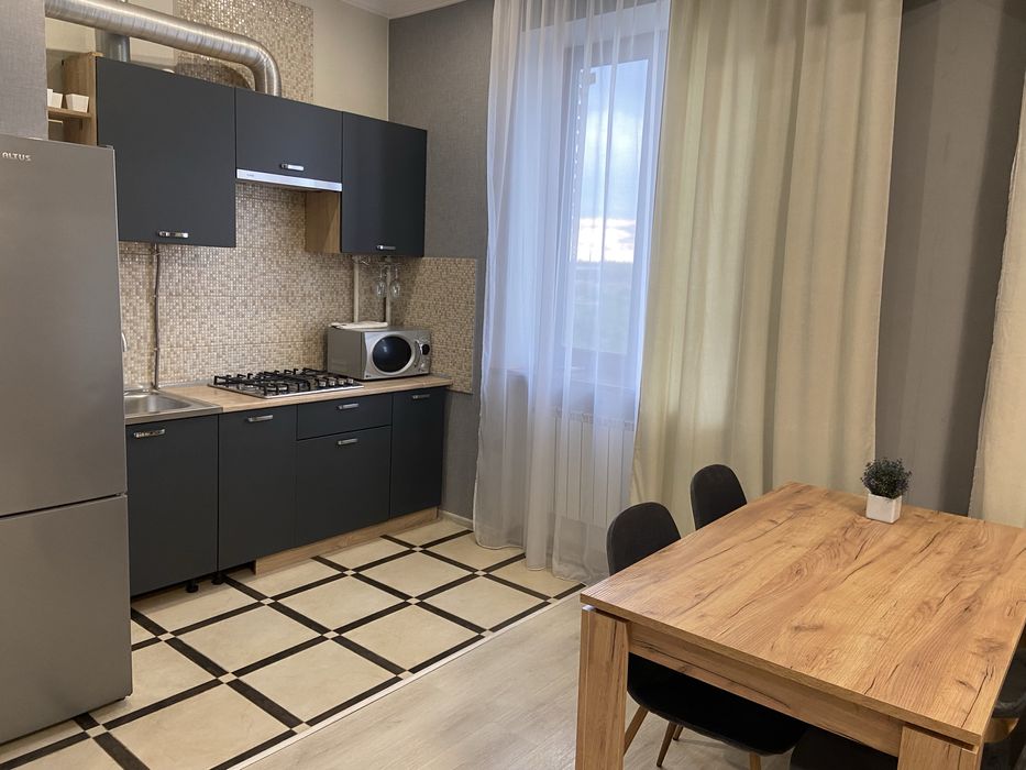 Здам 2-к квартиру на площі Володимира Великого