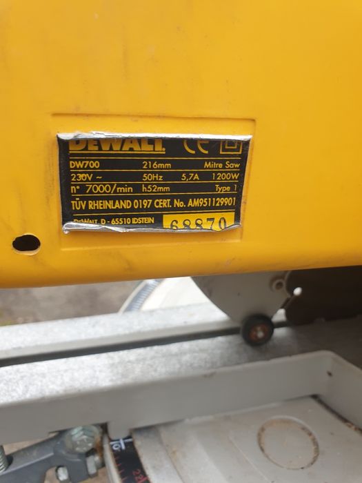 Piła ukośnica dewalt