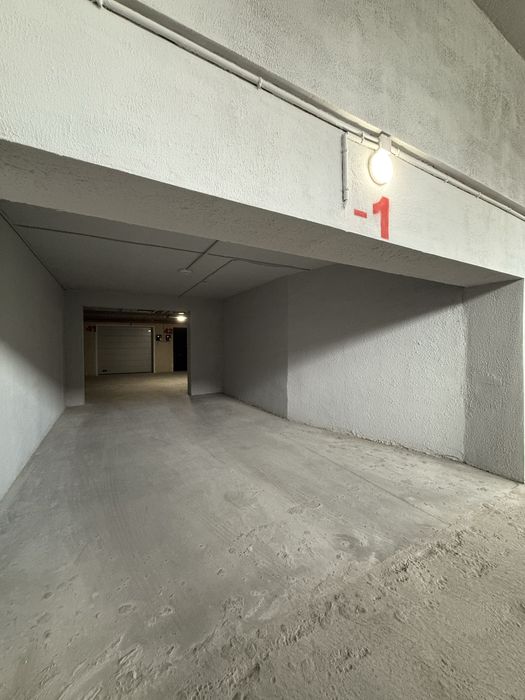 Продам гаражний бокс в центрі міста! -1 поверх