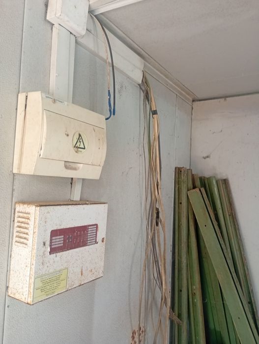 Vendo dois contentores em conjunto equipados para churrasqueira ou para outros fins