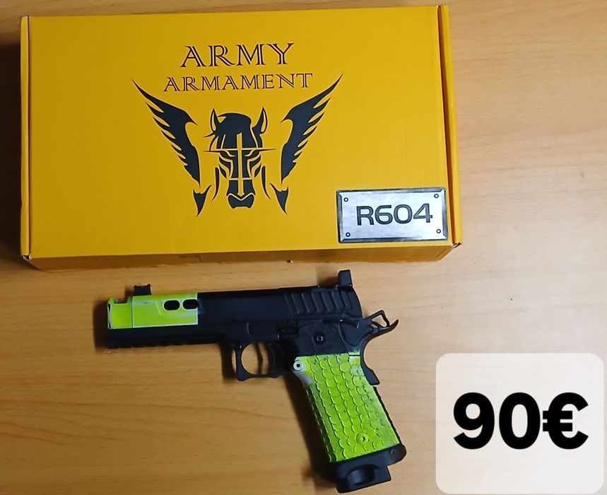 Réplica de pistola em metal para pratica de airsoft.