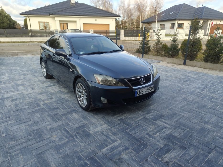 Lexus IS