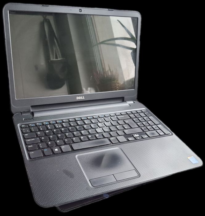Laptop Dell P28f