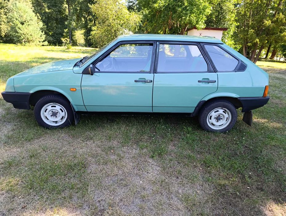 Продам автомобіль ва́з 2109