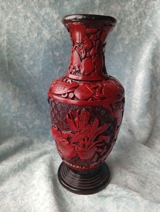 Старинная ваза ,резьба по лаку Киноварь