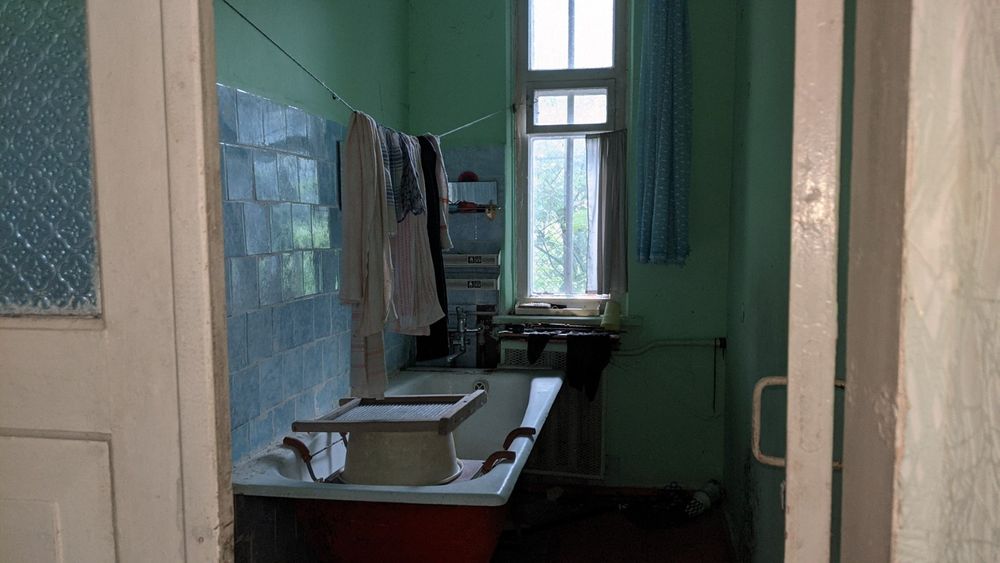 Продам будинок коло річки,в центрі міста